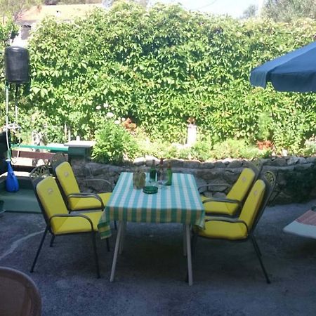 Guest House Violeta Palit Exterior photo