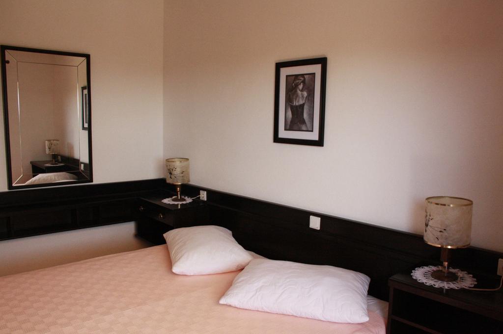Guest House Violeta Palit Exterior photo