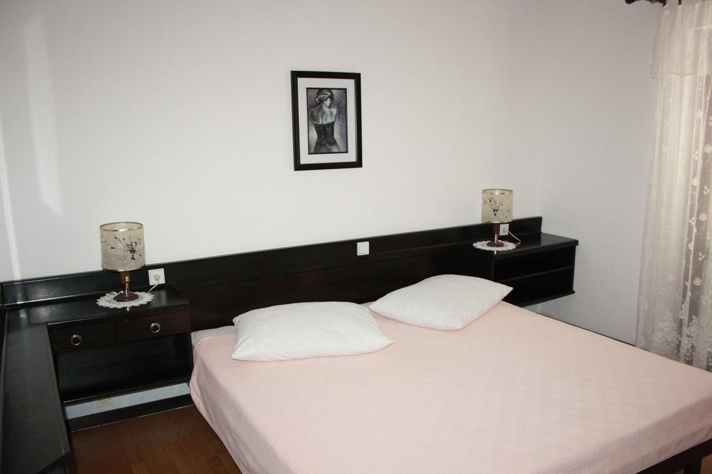 Guest House Violeta Palit Exterior photo
